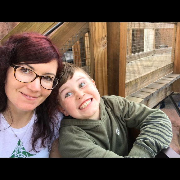 Meet your Posher, Amanda - Picture 3 of 3